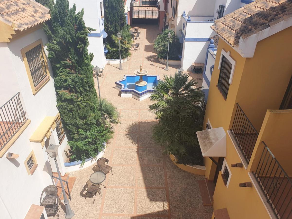 Calle Carlos Primero, Roda Bagian luar foto